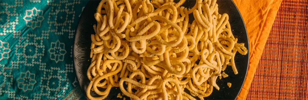 Pulli Thenkuzhal / Sour Murukku Recipe: A Mouthwateringly-Good Snack